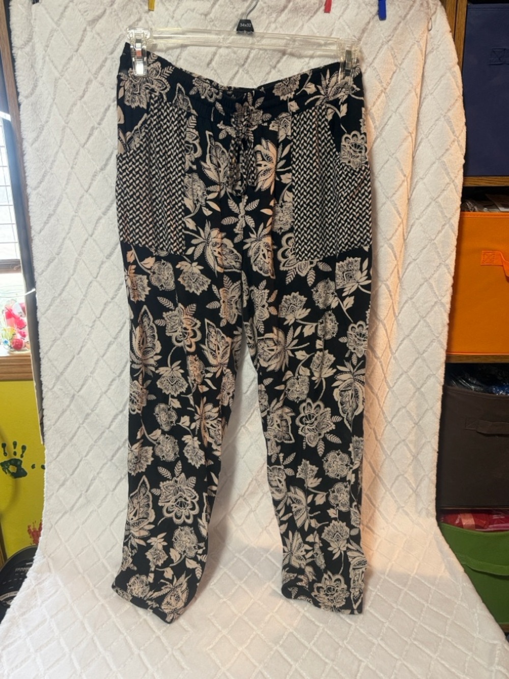 American Eagle Outfitters Black Floral Pull-On Straight Leg Pants